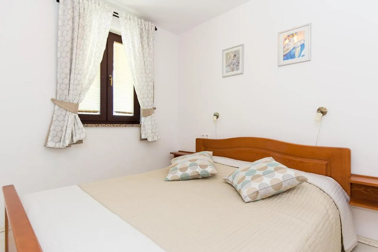 Apartmani Manzoni Punat 0*,