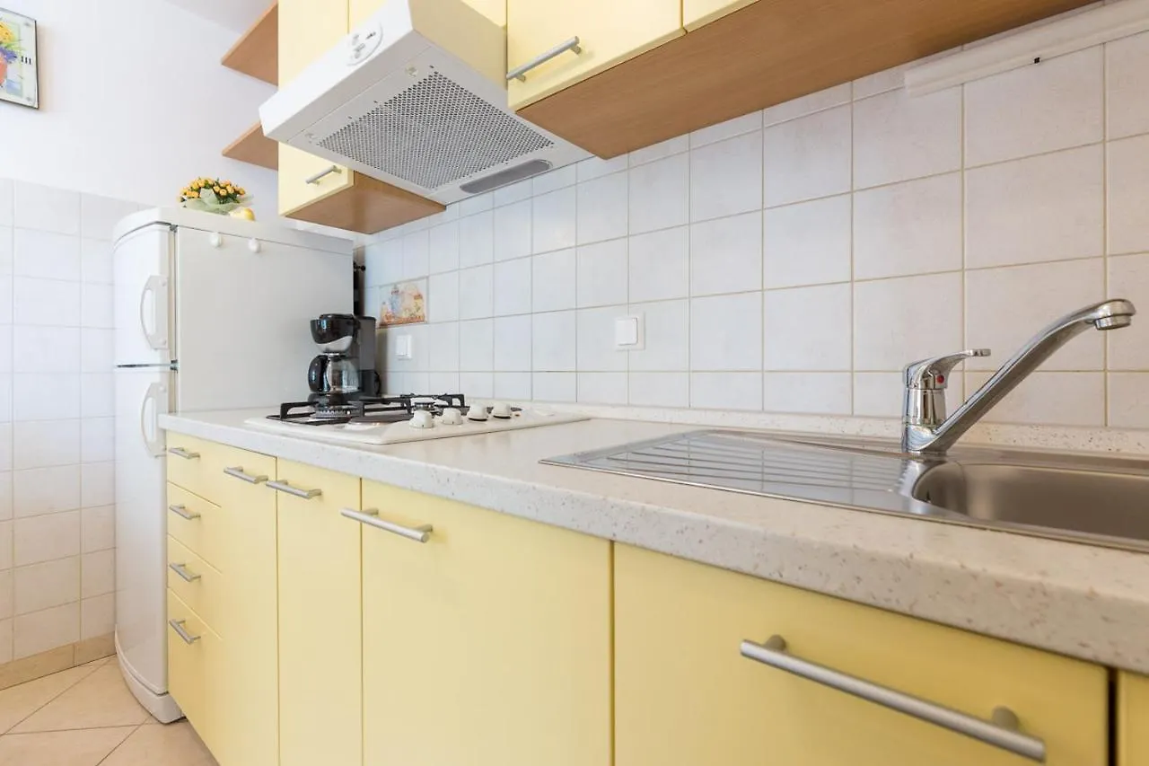 Apartmani Manzoni Punat 0*,